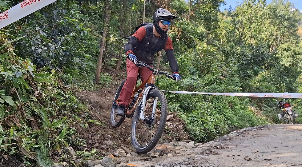 अन्तर्राष्ट्रिय इन्डुरो रेस पोखरामा सुरु, ८ देशका माउन्टेन बाइक प्रेमीको सहभागिता