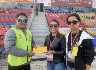 फोटो पत्रकार अक्षयकोषमा निर्माता एवं अभिनेत्री माया गुरुङको सहयोग