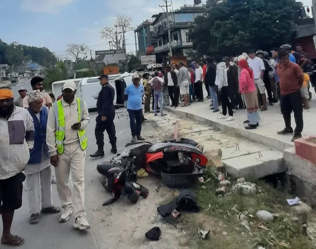 गाडीको ठक्करबाट स्कुटरमा सवार २ जनाको मृत्यु