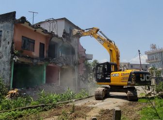 फिर्केखोलामा डोजर अभियानबाट १०५ संरचनाहरु भत्काइए