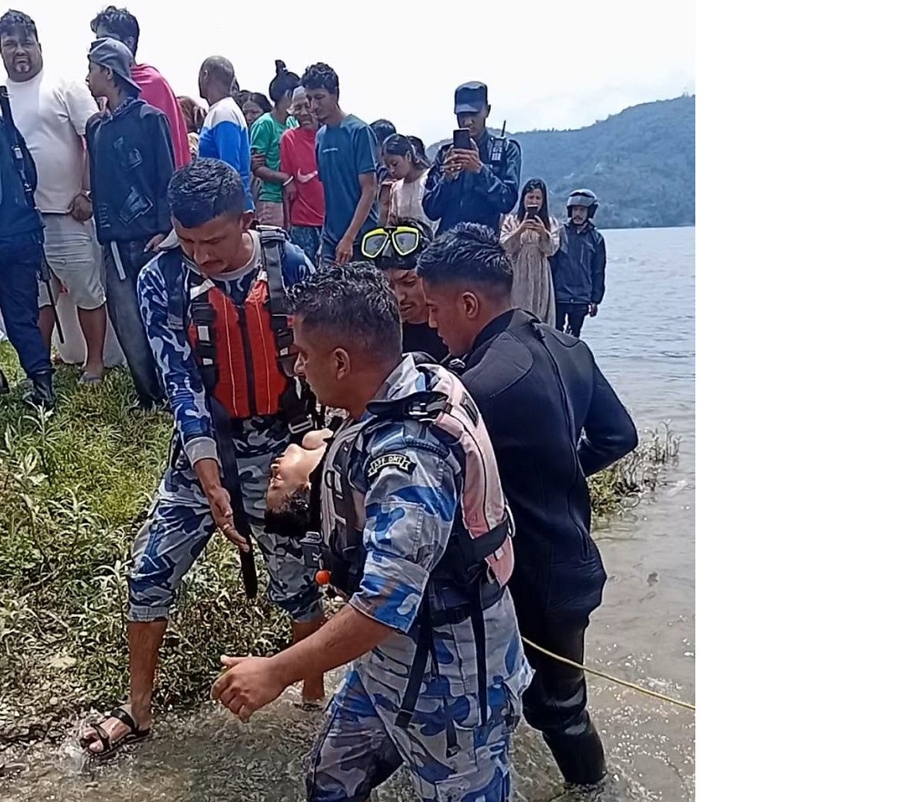 फेवातालमा पौडी खेल्ने क्रममा डुबेर एक बालकको मृत्यु