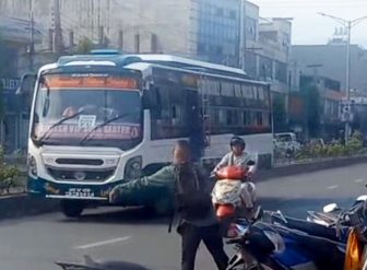 पोखरामा बौद्धिक अपाङ्गता भएका व्यक्तिलाई नरोकी हिँडेको बस कारबाहीमा