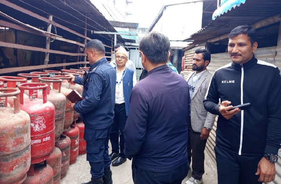 पोखरामा ग्याँस अभाव, उपभोक्तालाई सास्ती, भरि सिलिण्डर वितरणको माग