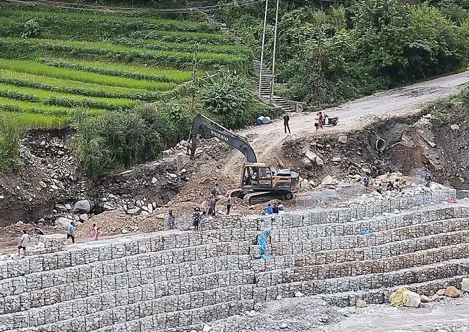 मोदीखोलाको बाढीले भत्काएको वीरेठाँटी सडक सञ्चालनमा, घान्दुक जाने बाटो खुल्यो
